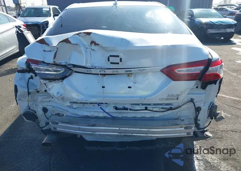 2018 Toyota Camry Hybrid Xle z USA, uszkodzony, nr VIN 4T1B21HK4JU006372